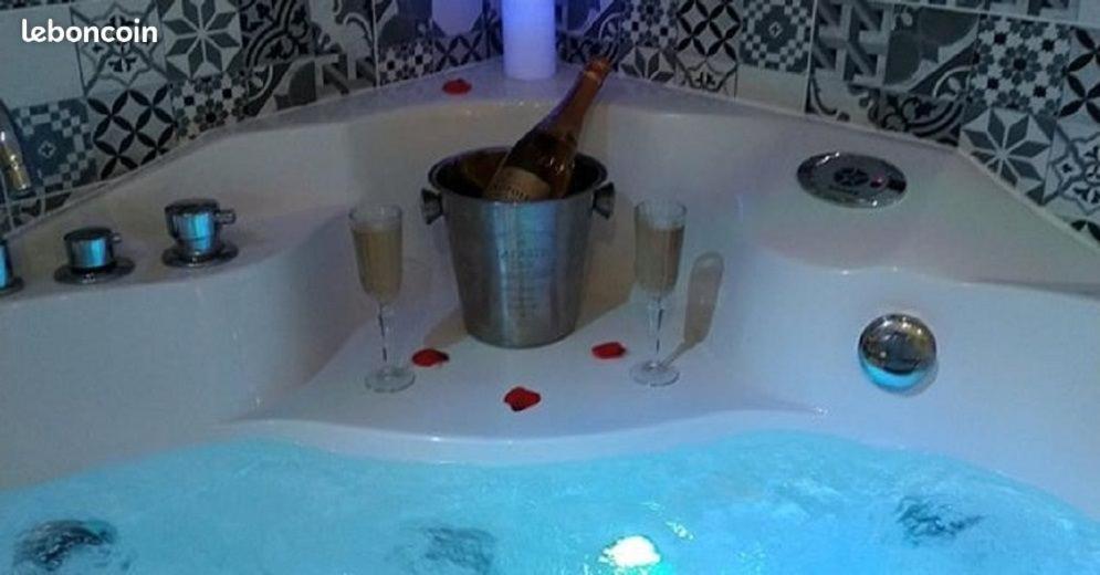 Ecrin D' Amour Suite Romantique Avec Jacuzzi Castels Exterior foto