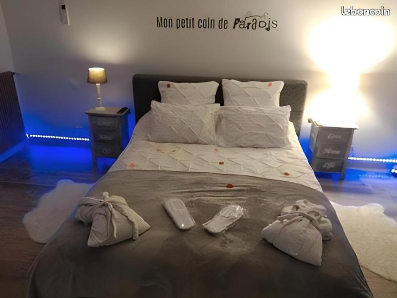 Ecrin D' Amour Suite Romantique Avec Jacuzzi Castels Exterior foto
