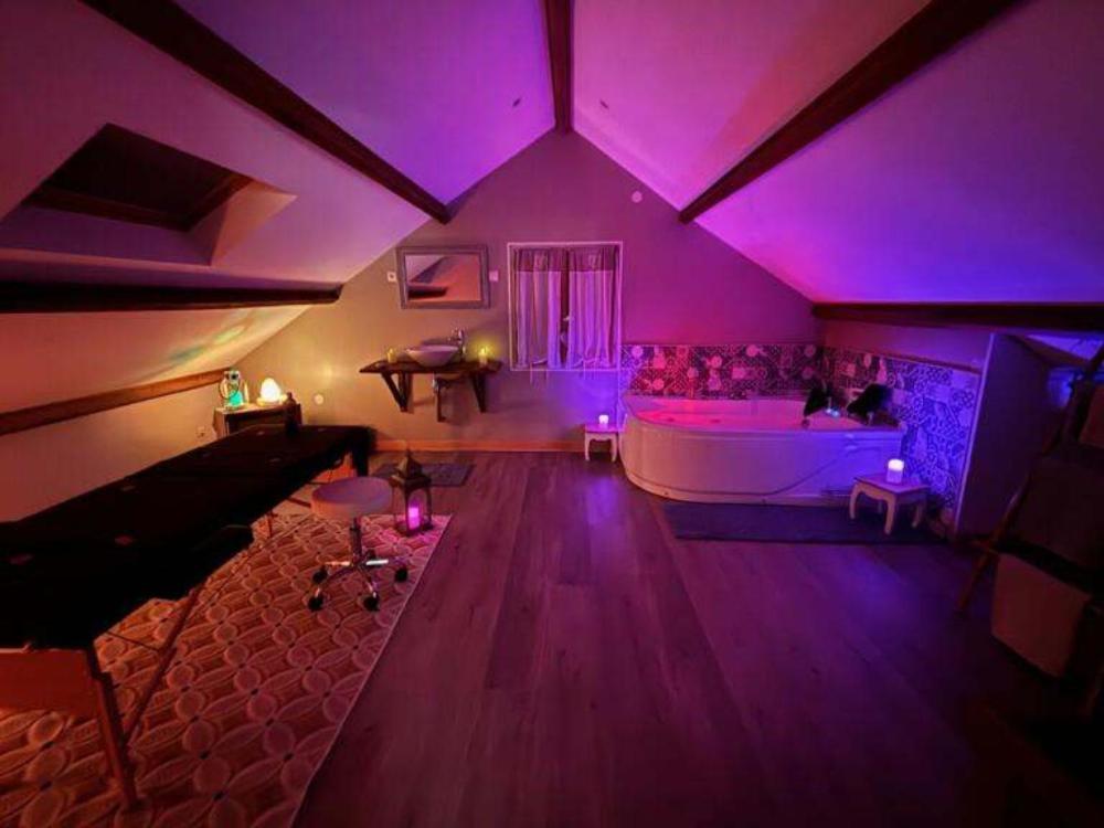 Ecrin D' Amour Suite Romantique Avec Jacuzzi Castels Exterior foto